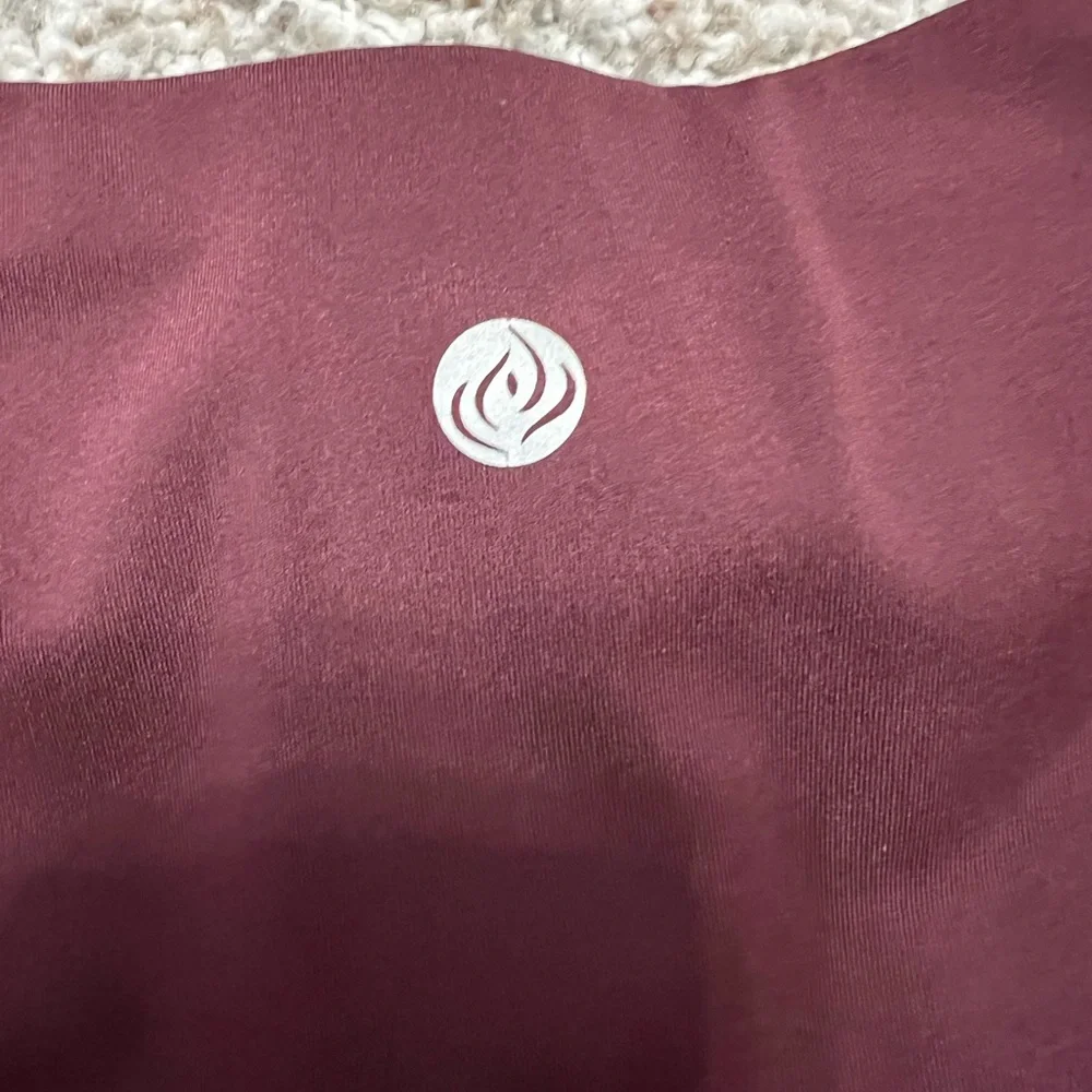 APANA women’s athletic pants in burgundy…size SMALL EUC